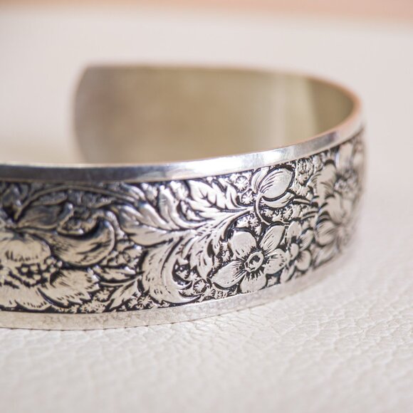 Vintage WEH Sterling Silver Engraved Floral Cuff Bracelet - Picture 3 of 7